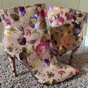 Ankle boots size 8 1/2